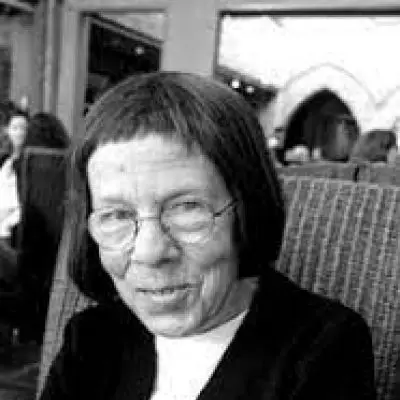 Linda Hunt nue - Photo leaked