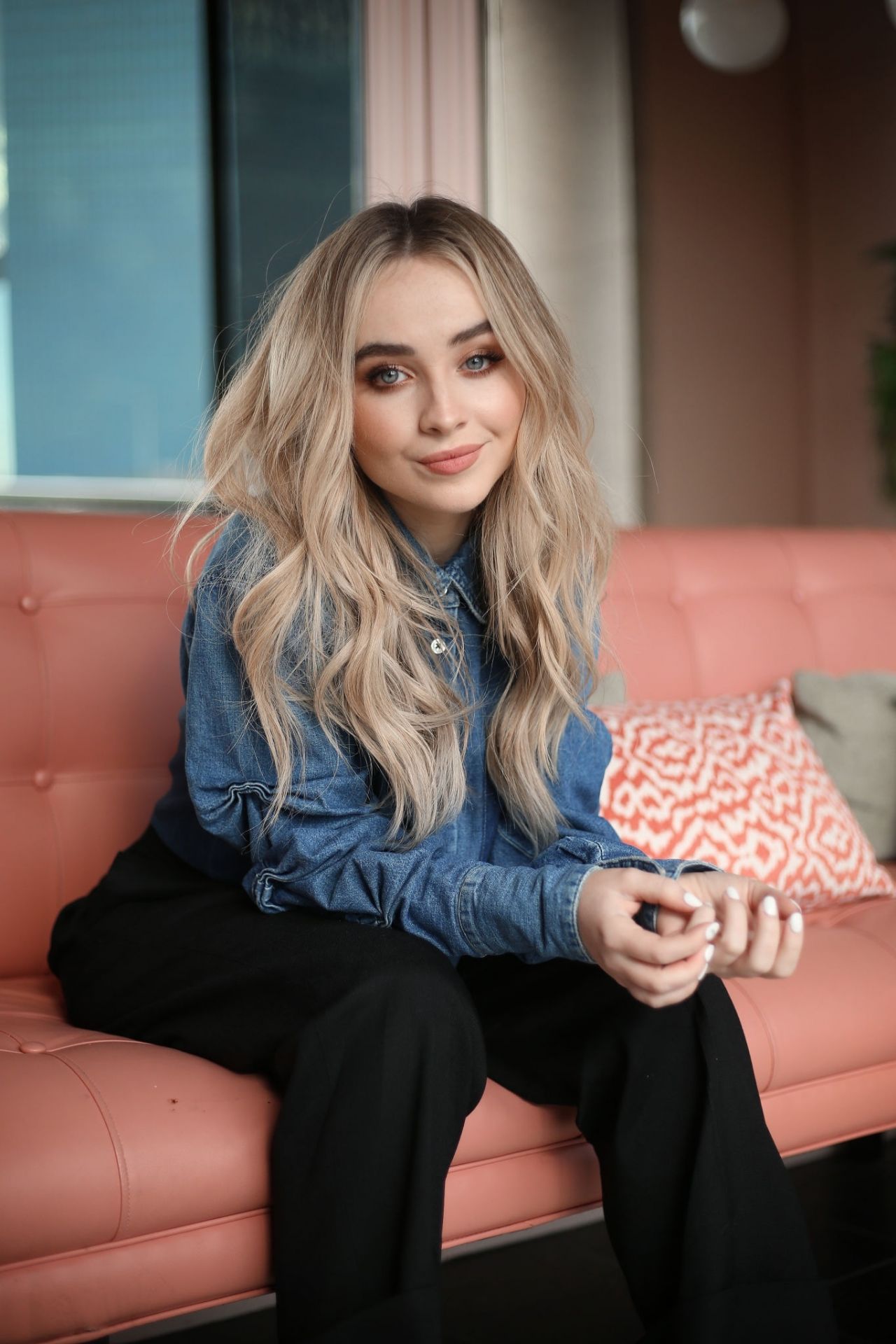 Sabrina Carpenter nue - Photo leaked